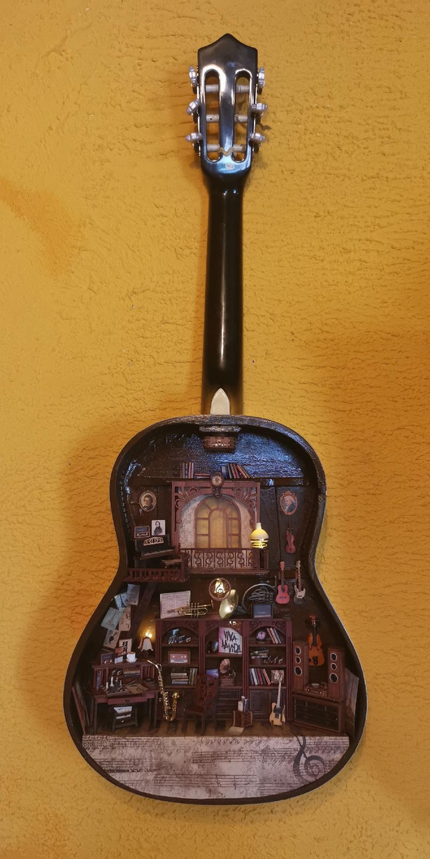 Puppenhaus in der Gitarre