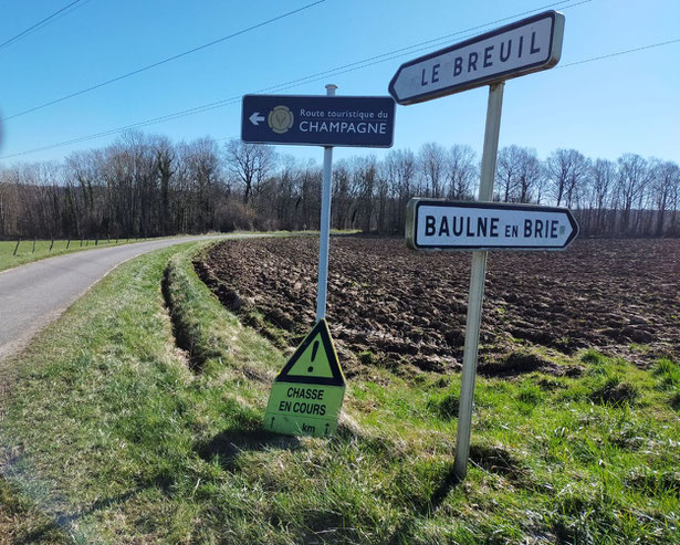 Un usager de la route a porté secours au panneau. 