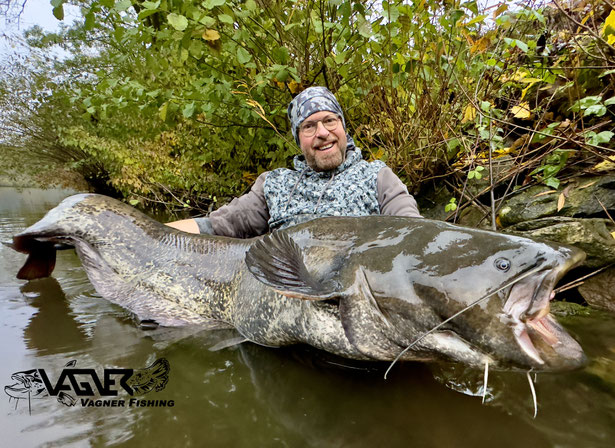 Vagner Fishing - Endspurt auf Neckarwaller Platzwechsel, Rute raus und Volleinschlag im morgendlichen Regenschauer.Tight lines Peter Merkel