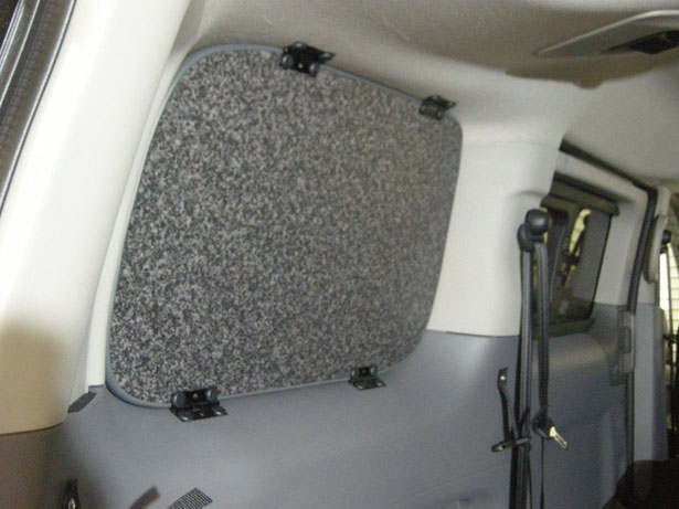 NV200にライトキャンパーキットを装着して、車中泊やキャンピングを楽しむことかできます。