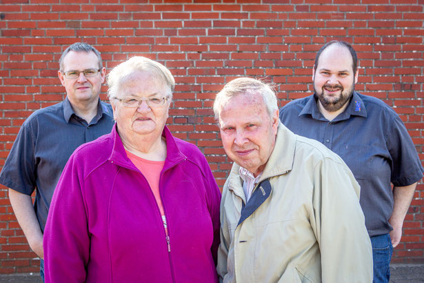 Zwei Generationen Carstens: Niels, Elke, Walter-Thomas und Marco Carstens (v.li.). Fotos: Kurtz