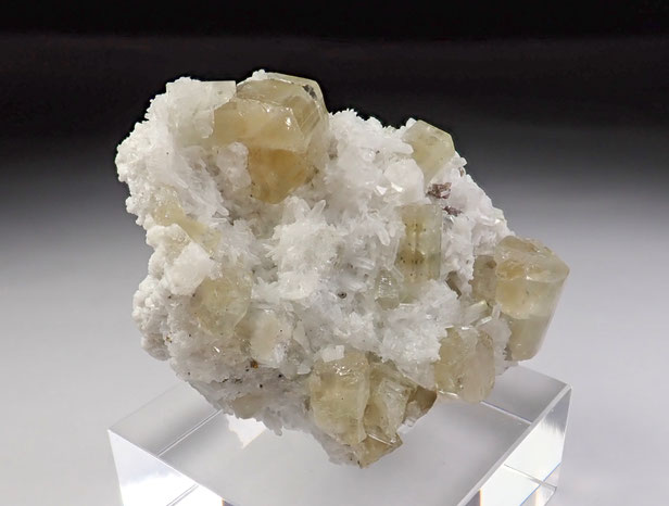 Huanzala apatite yellow