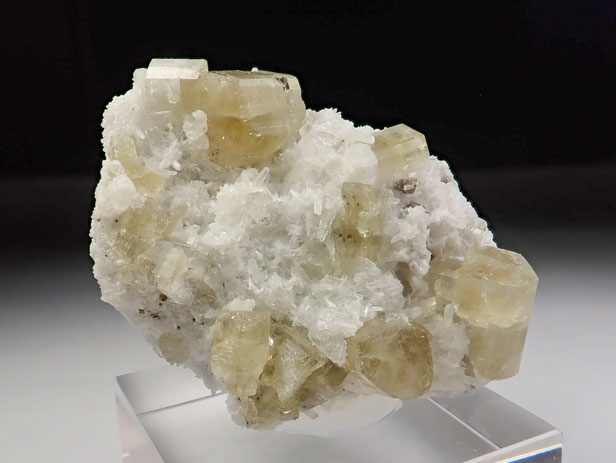Huanzala apatite yellow