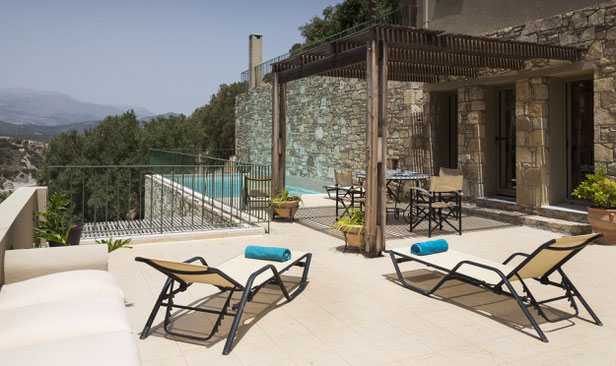 Terasse der Istron Bay-Villa " Phaedra"