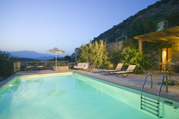 Swimmingpool der Istron Bay-Villa "Alkistis"