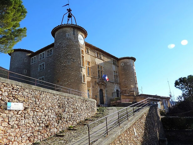 Le château de Rustrel