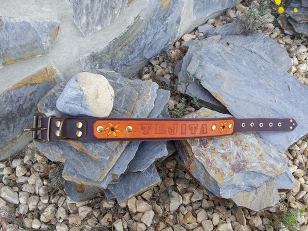 "Sunny Cowgirl", 4 cm wide brown leather with natural vegetal strip of 3 cm wide with name, 2 peepholes, painted yellow leaves, Standard buckle and D-ring, 55 euro. Also available for Cowboys! ;)