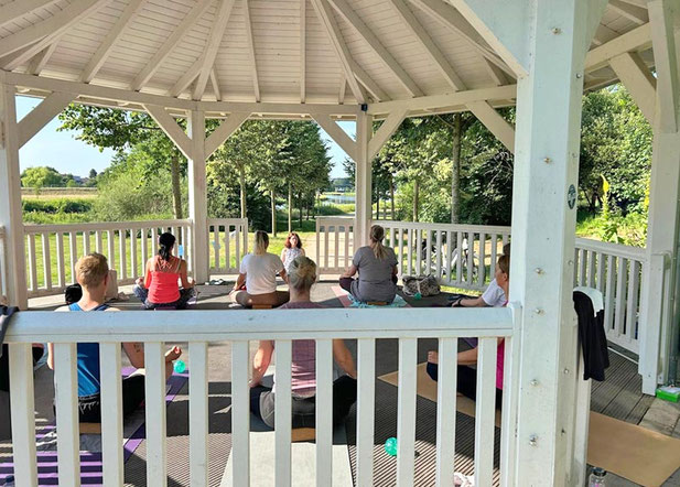 Foto Weltyogatag 21.06.2025 im Pavillon an der Ems