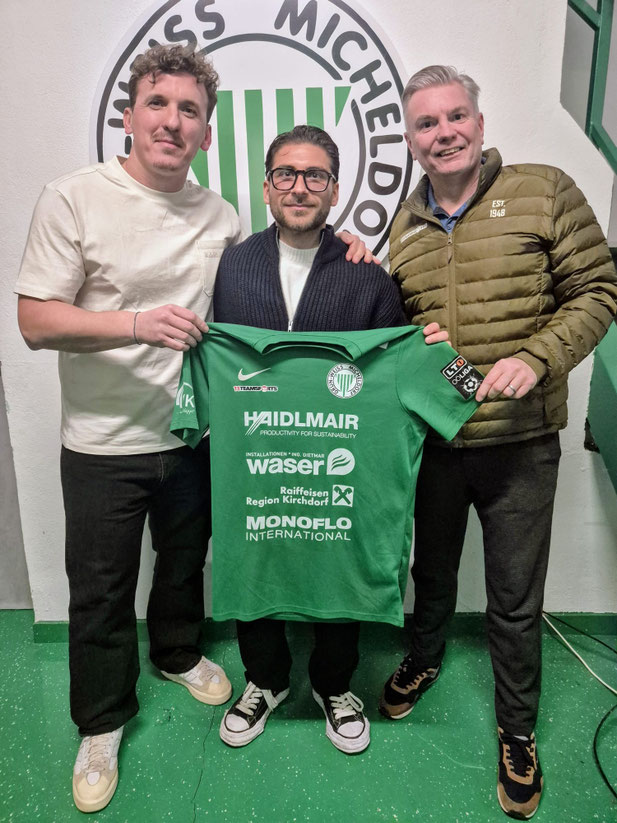 Qerim Idrizaj (li.) mit dem sportlichen Leiter Ronald Höllhuber.