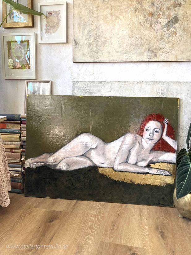 © Conni Altmann, "Cecille", Mixed Media (Acryl, Collagematerial, Kohle, Blattgold) auf Sperrholz, ca. 70 x 100 x 2 cm 