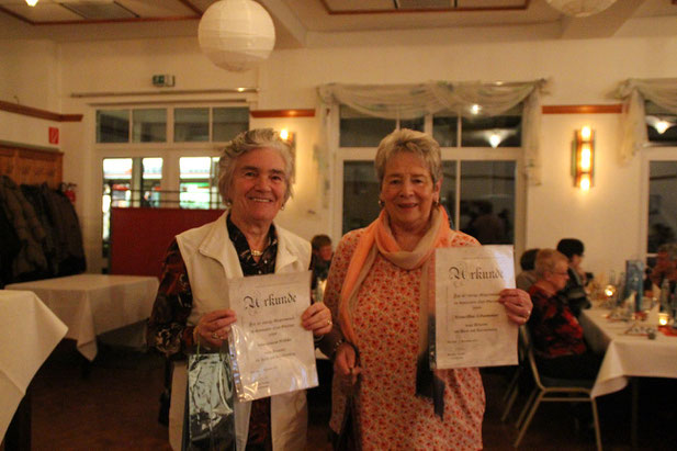 40 Jahre Vereinszugehörigkeit: Marianne Höhle und Roswitha Schummer