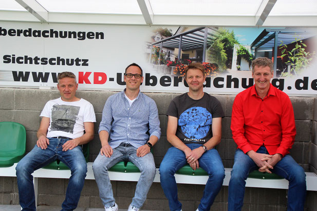 Ganz lässig hucke se do: v.l. Frank Keller, Mathias Burg, Oliver Wilhelm, Günter Kasper