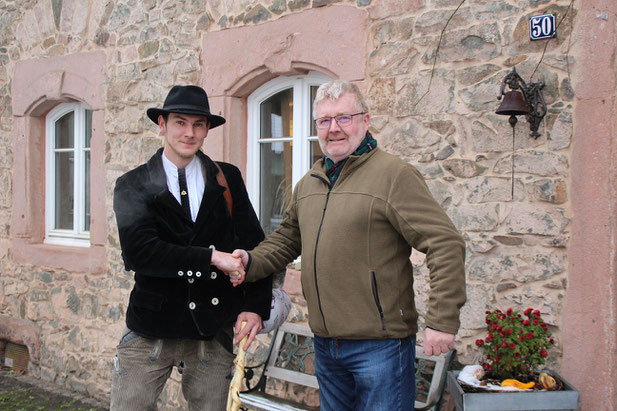 Robert mit Ortsvorsteher Toni Schäfer
