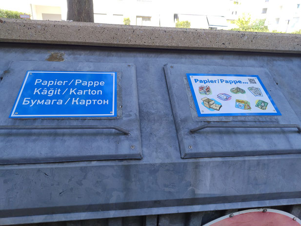 Papier und Pappe gehört in diesen Container.