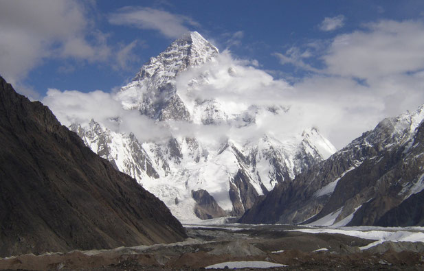 Der K2 (Chogori, Mount Goldwin Austen) vom Concordia Platz (4.575 m) aus fotografiert
