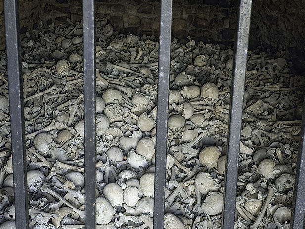 Bild: Blick in das Beinhaus der Chapelle Notre-Dame de Dambach-la-Ville