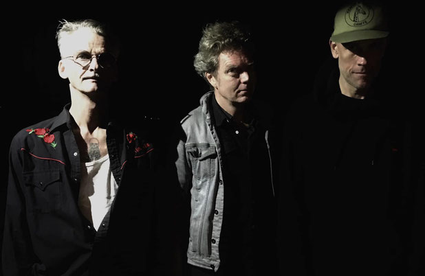 Die Garage-Rock-Band Powersolo meldet sich einmal mehr in den deutschen Clubs zurück. Bekannt ist das dänische Trio für seinen ureigene psychedelisch gefärbten Mix aus Punk, Rockabilly, Surfsound und Blues. Foto: Promo