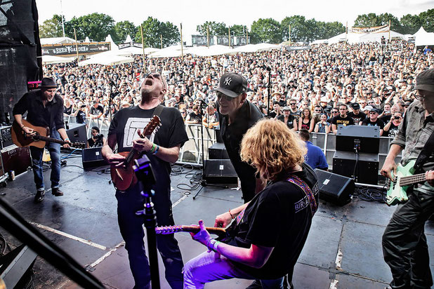 Fury In The Slaughterhouse eröffnen im kommenden Jahr das Winterbacher "Zeltspektakel". Die Rockband aus Hannover hat sich längst als großartiger Festival-Act bewährt. Foto: Martin Huch 