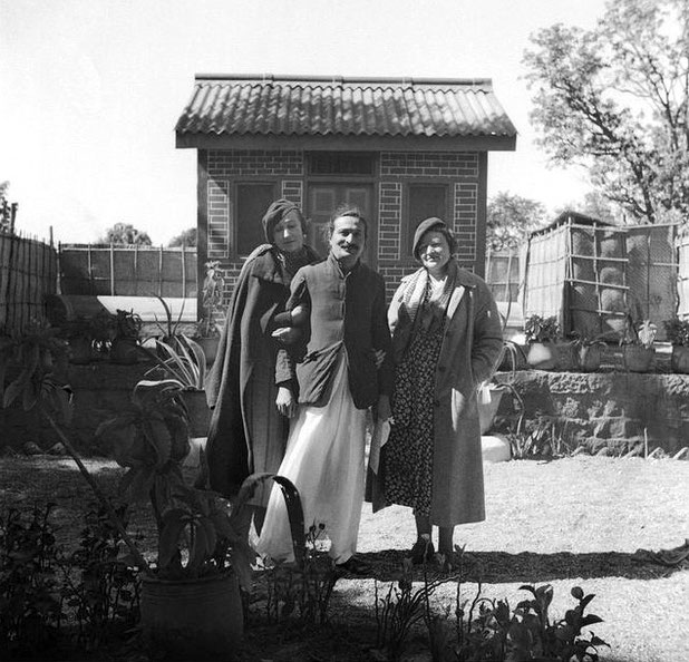 MSI Collection ; Meher Baba with Norina (left) & Elizabeth (right)