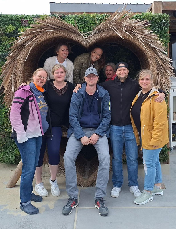 Teamfoto der Physiotherapiepraxis Ralf Zichel in Kerpen‑Sindorf