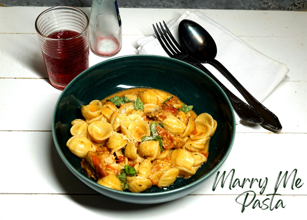Marry Me Pasta, Orecchiette mit Hähnchen in einer tomatigen Sahne-Parmesan-Sauce