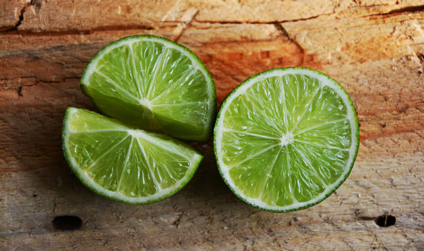 Limette, Lime, bitteres Essen, Ernährungsberatung in Frankfurt, Homöopathie in Frankfurt, Tipps für gesundes Essen, wie wirken Bitterstoffe, was sind Alkaloide, Naturheilkunde mit bitteren Pflanzen, gefährlich giftig Eisenhut, homöopathisches Aconitum