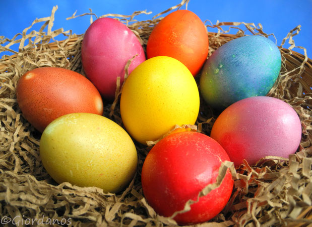 Pflanzengefärbte Ostereier-Herbs and plant colored Easter Eggs
