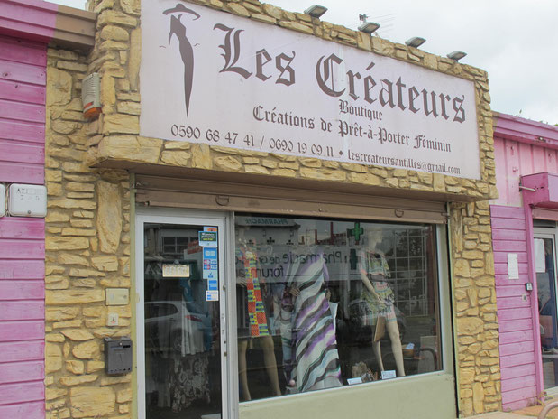 La boutique Les Créateurs est située à Grand-Camp, aux Abymes. (Photos : C.L.)