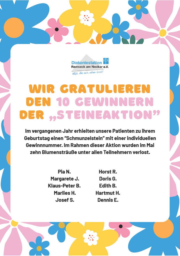 Ein Plakat mit bunten, gezeichneten Blumen, in der Mitte stehen die Namen der Gewinnerinnen und Gewinner.