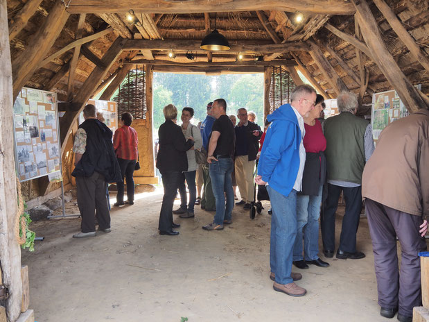 Auf großes Interesse stieß die Fotoausstellung über den Wandel der Landwirtschaft im Landkreis Rotenburg