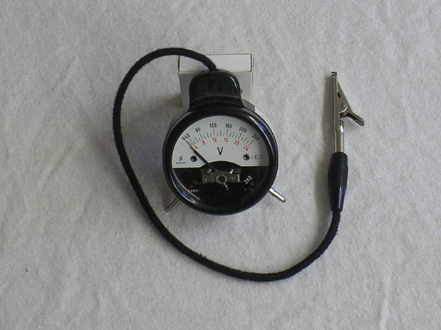 Neuberger Taschenvoltmeter 