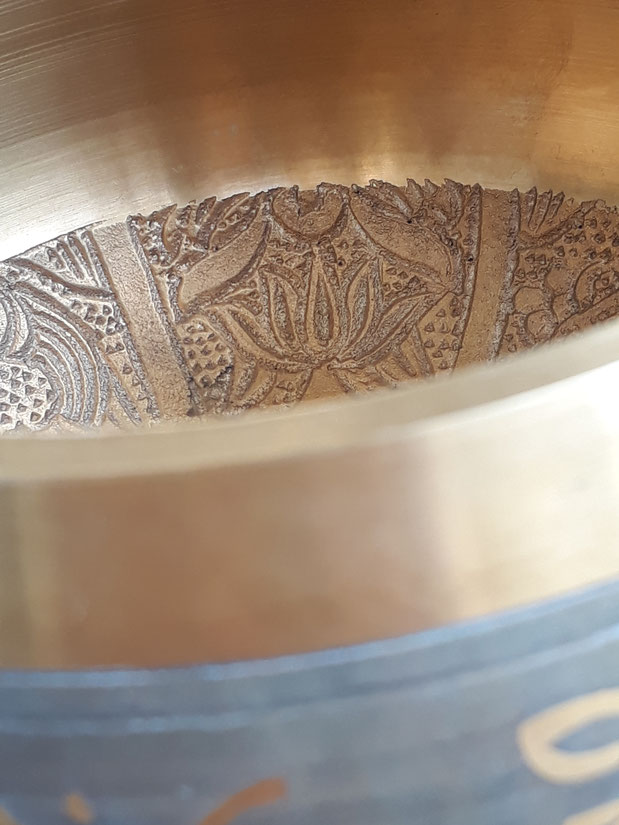 Klangschale Detail grau bronze esthermariavogel