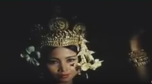 1966. S.A.R LA PRINCESSE BUPPHA DEVI . Danseuse étoile du Corps de Ballet Royal. " APSARA "