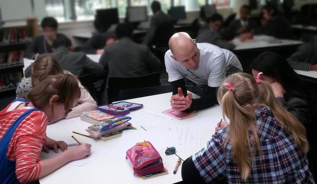 Dave Cousins discusses story ideas with students at Skinners' Academy