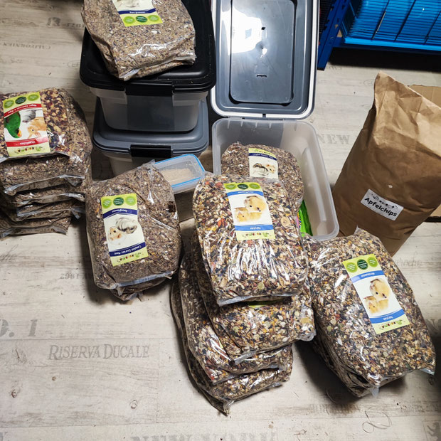 Nur ein kleiner Einblick. Heute wurden 106 Kilo bestes Mixerama Futter geliefert.