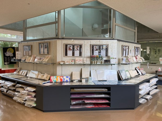 国の伝統的工芸品に指定された「美濃和紙」 - 美濃手すき和紙協同組合