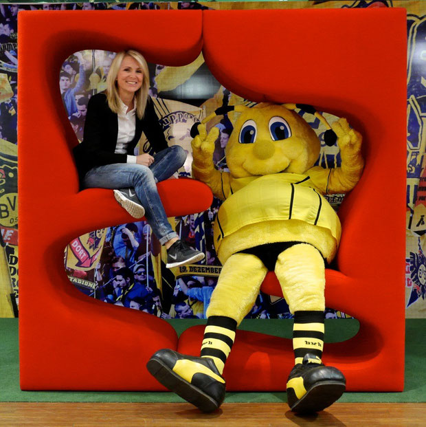 Sarah Rygiol, BECK Objekteinrichtung; Biene Emma, BVB Maskottchen drahtler architeken dortmund planungsgruppe swan phoenixsee