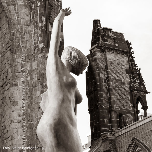 Erdenengel vom Edith Breckwoldt (1937-2013), Mahnmal St. Nikolai Hamburg (Foto: Stefan Baumgarth)