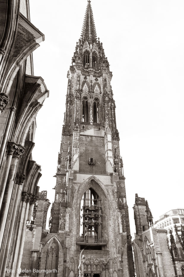 Die Ruine der Kirche St. Nikolai, Mahnmal St. Nikolai Hamburg (Foto: Stefan Baumgarth)