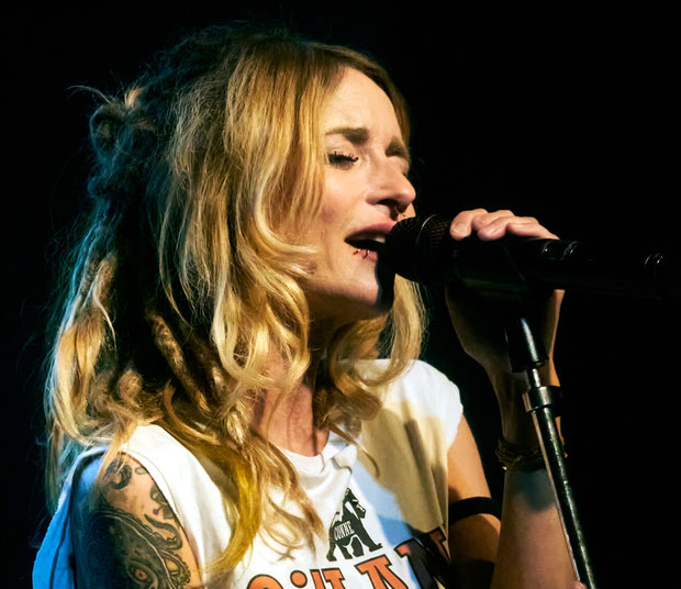 Sarah Lesch meldet sich am 5. Oktober im Reutlinger "Franz K" zurück. Für die Singer/Songwriterin ist es eine Art Heimspiel, hat im Großraum Tübingen-Reutlingen doch ihre Laufbahn als Musikerin erstmals so richtig an Fahrt aufgenommen. Foto: Promo 