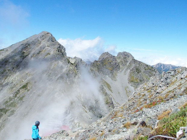 途中から涸沢岳を振り返る。穂高岳山荘に泊ってご来光を見るなら涸沢岳が一番と聞く。(登れなかった)