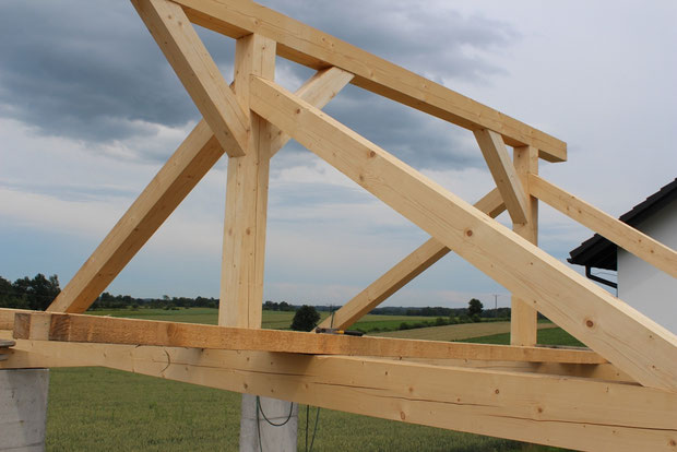 wiata Leśna - unikalna konstrukcja zaczerpinięta z tradycji ciesielstwa - architekt Kęty