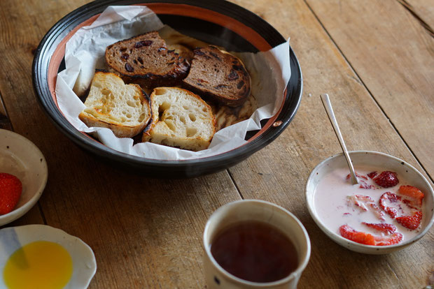 土鍋でトースト　仲本律子　土鍋作品　土鍋で美味しい料理　パン　耐熱　直火調理　茨城県笠間市　平土鍋