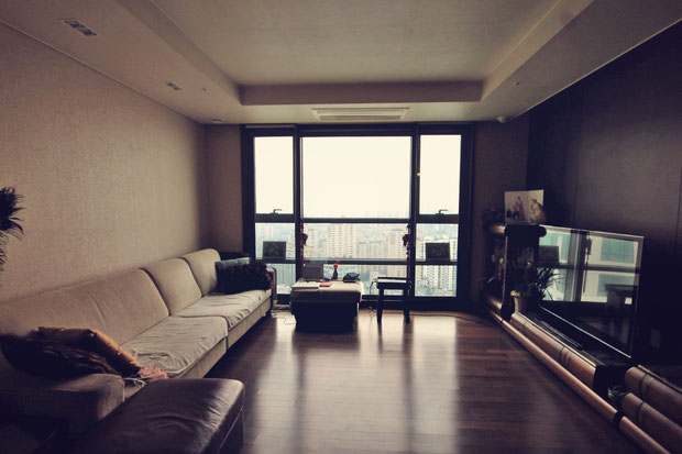 Low-Cost in a High-Rise - My Cozy Homestay Experience in Seoul, South Korea © Sabrina Iovino | JustOneWayTicket.com
