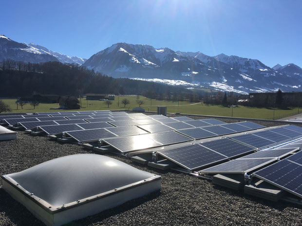 Installation auf dem Firmendach der DISA Elektro AG (Blick Richtung Süd-Ost)