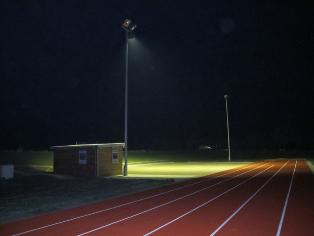 26.10.2011 - Die Bouleanlage der Geest-Bouler am Abend unter Flutlicht.