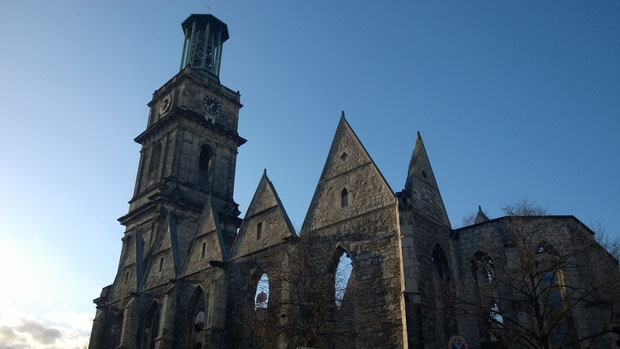 Die Ruine der Ägidienkirche erinnert noch an die zerstörte Stadt 1945