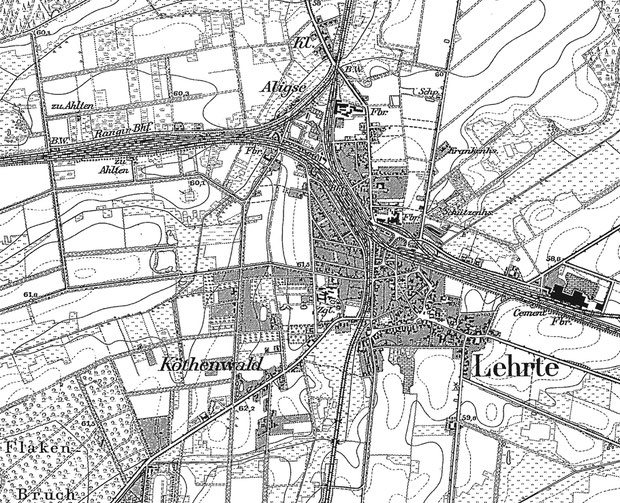 Lehrte im Jahr 1896: Der süd-östliche Teil besteht aus dem ursprünglichen Dorf Lehrte. Das Zentrum der schnell wachsenden neuen Stadt ist der im Jahr 1843 errichtete Bahnhof.