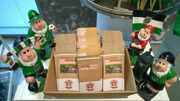 Aktionsflyer "Rettet Roter Heinz" im Fanshop an der HDI-Arena...