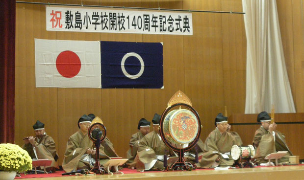 雅楽教室の様子:楽器の説明や雅楽の歴史も学びます